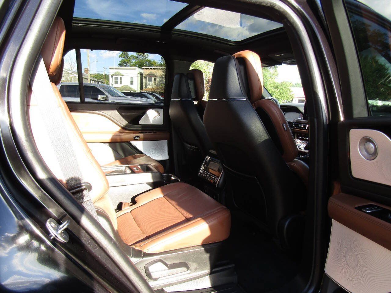 Used 2023 Lincoln Aviator Reserve w/ Equipment Group 201A AWD/4WD image 25