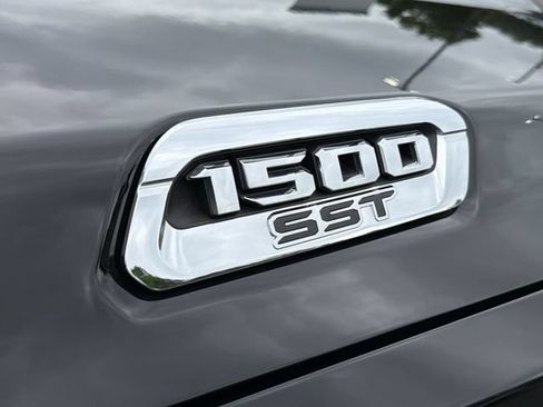 Used 2025 RAM 1500 Laramie AWD/4WD image 35