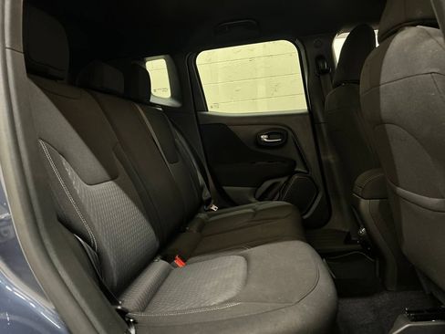 Used 2021 Jeep Renegade Latitude AWD/4WD image 9