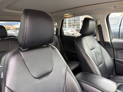 Used 2022 Ford Edge Titanium image 39