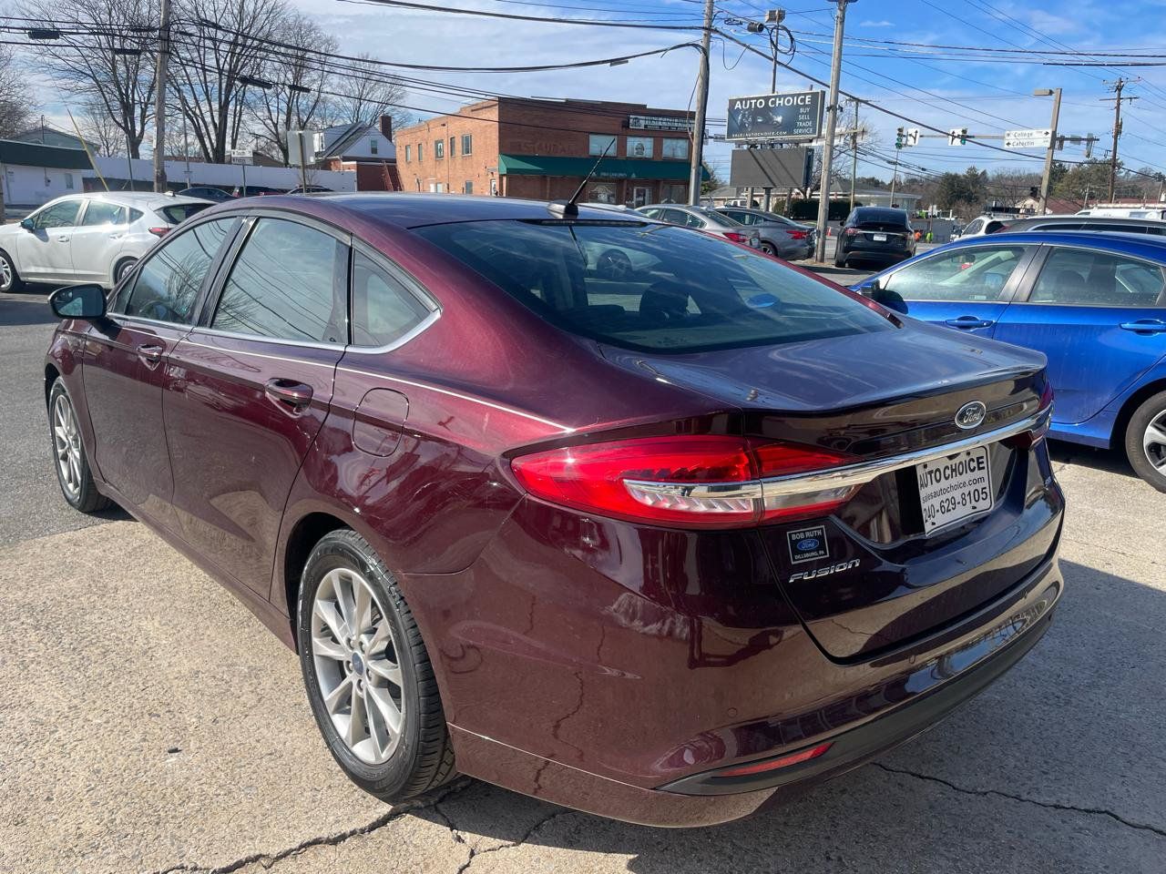 Used 2017 Ford Fusion SE w/ Fusion SE Technology Package FWD image 11