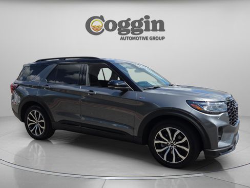 Used 2025 Ford Explorer ST-Line w/ Premium Package RWD image 7