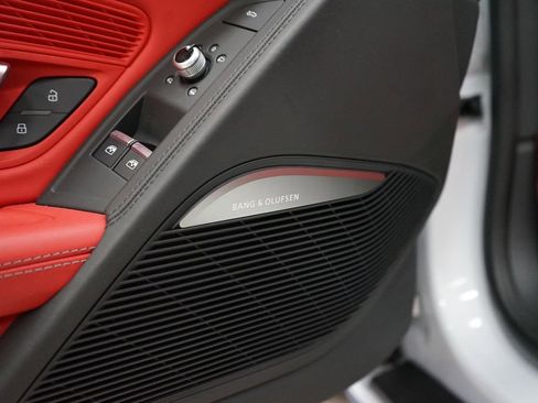 Used 2022 Audi R8 V10 w/ Carbon Exterior Package image 38