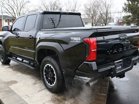 Used 2024 Toyota Tacoma TRD Off-Road image 7