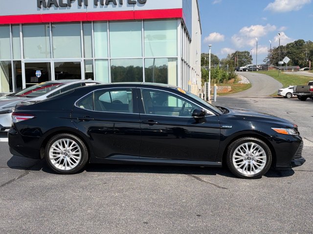 Used 2018 Toyota Camry XLE FWD image 2