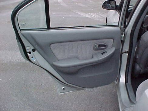 Used 2005 Hyundai Elantra GLS image 6