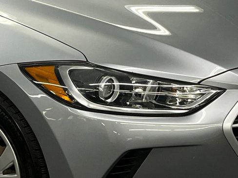 Used 2017 Hyundai Elantra SE image 34
