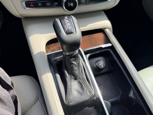 Used 2018 Volvo S90 T5 Momentum w/ Convenience Package FWD image 17