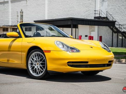 Used 2000 Porsche 911 Carrera 4 image 32