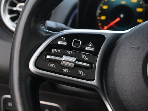 Used 2022 Mercedes-Benz GLB 250 4MATIC w/ Premium Package Lite image 13