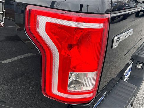 Used 2016 Ford F150 Lariat w/ Trailer Tow Package image 25