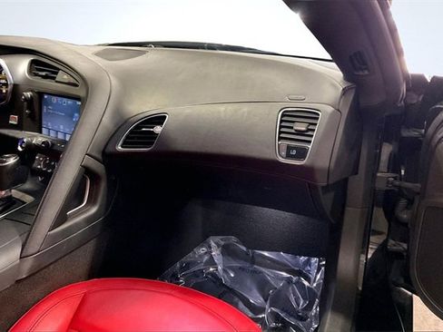 Used 2019 Chevrolet Corvette Stingray Coupe w/ Carbon Flash Badge Package image 17