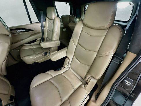 Used 2018 Cadillac Escalade Platinum AWD/4WD image 34