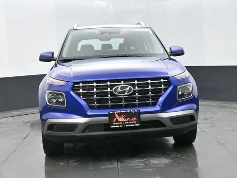 Used 2025 Hyundai Venue Limited image 3