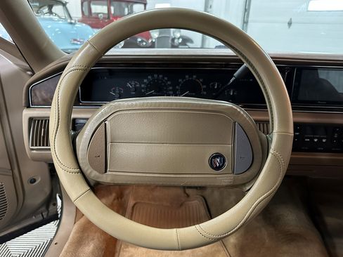 Used 1993 Buick Roadmaster Estate image 24