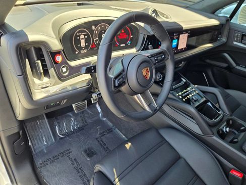 Certified 2026 Porsche Cayenne GTS AWD/4WD image 5