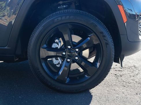 New 2025 Jeep Grand Cherokee Altitude image 8