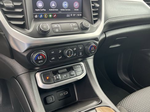 Used 2023 GMC Acadia SLE image 10