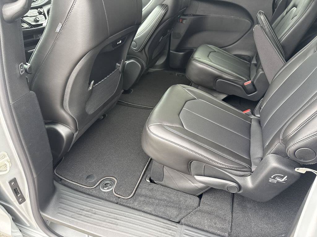 New 2026 Chrysler Pacifica Select FWD image 30