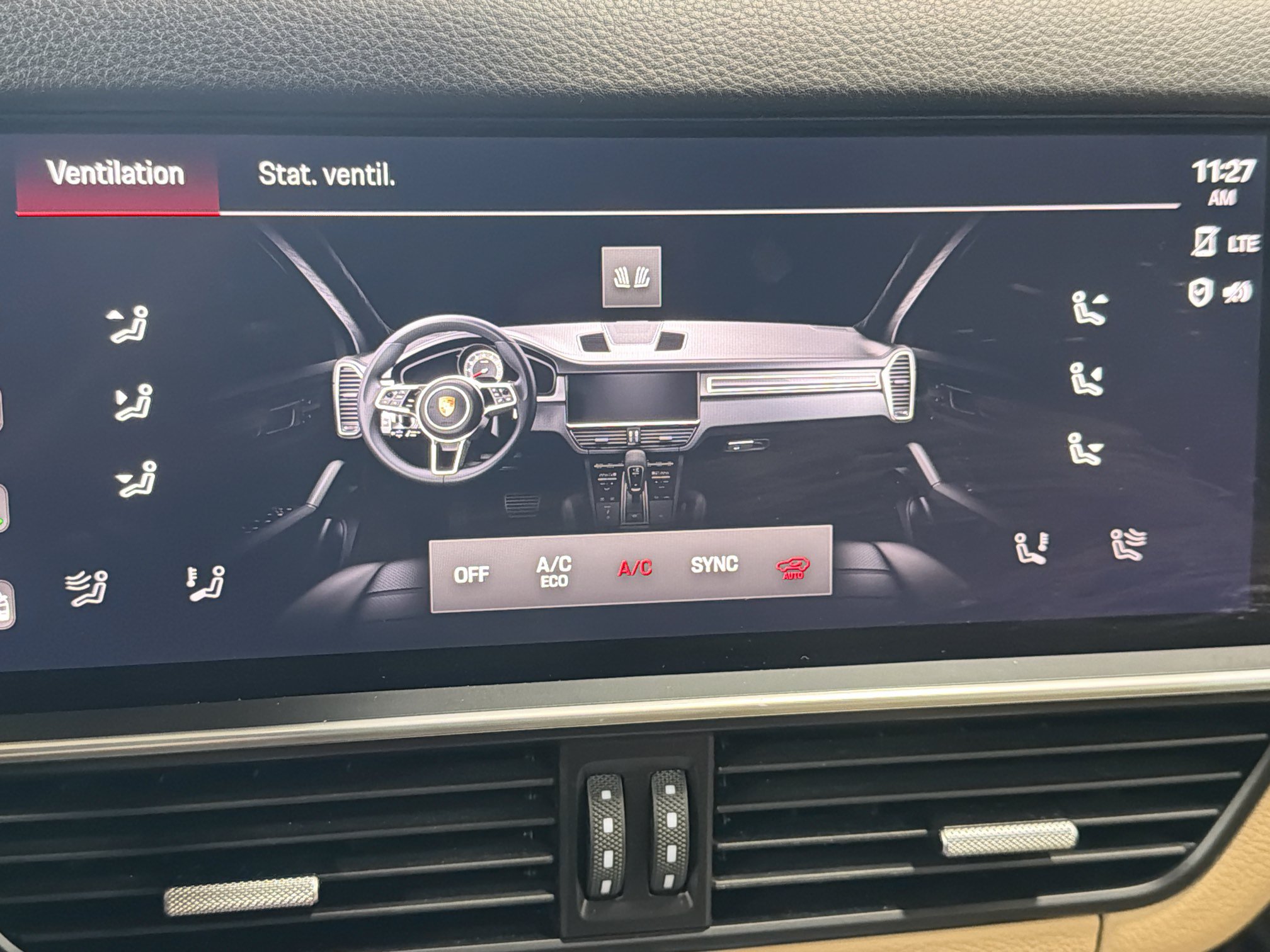 Certified 2023 Porsche Cayenne AWD/4WD image 31