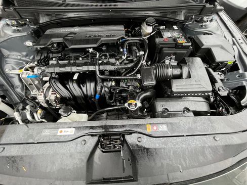 Used 2025 Hyundai Elantra SEL image 32