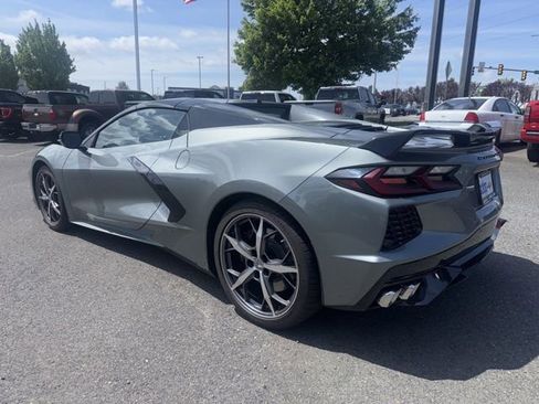 Used 2022 Chevrolet Corvette Stingray Convertible w/ Z51 Performance Package RWD image 3