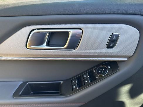 New 2026 Ford Explorer Active w/ Active Comfort Package image 9