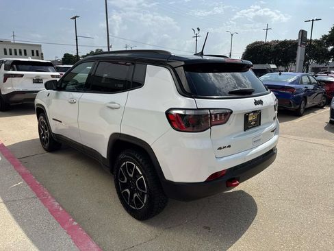Used 2025 Jeep Compass Trailhawk AWD/4WD image 5