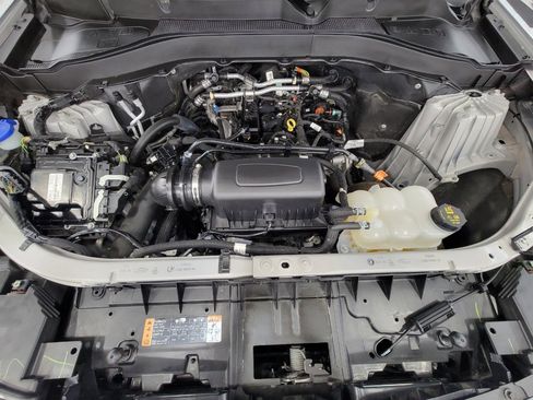 Used 2023 Ford Explorer XLT w/ Equipment Group 202A image 8