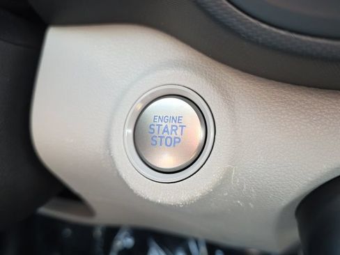 Certified 2024 Hyundai Venue SEL FWD image 11