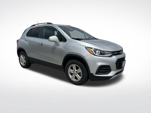 Used 2020 Chevrolet Trax LT w/ LT Convenience Package AWD/4WD image 2