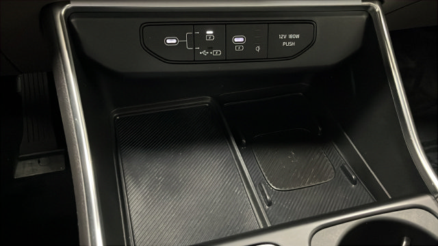 Used 2025 Kia Carnival SX FWD image 35