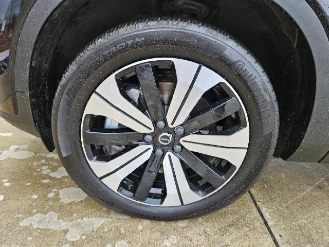 Used 2023 Volvo XC40 Recharge Plus w/ Protection Package Premier AWD/4WD image 9