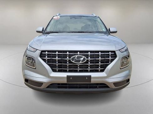 Certified 2025 Hyundai Venue SEL FWD image 3
