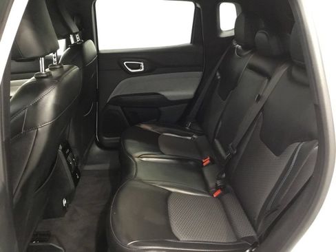 Used 2023 Jeep Compass Latitude w/ Convenience Group AWD/4WD image 31