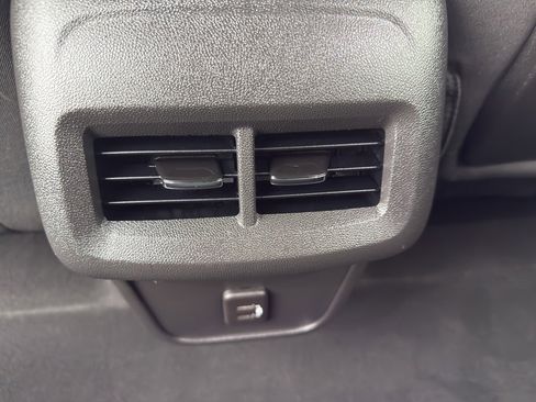 Used 2023 GMC Terrain SLE w/ Driver Convenience Package image 32