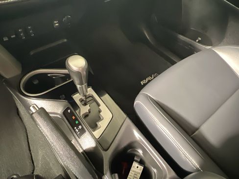 Used 2018 Toyota RAV4 Limited FWD image 26