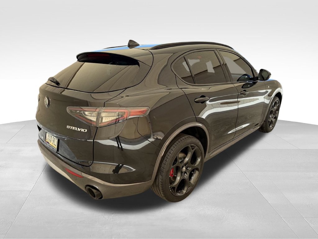 Used 2024 Alfa Romeo Stelvio Ti w/ Performance Driving Package AWD/4WD image 8