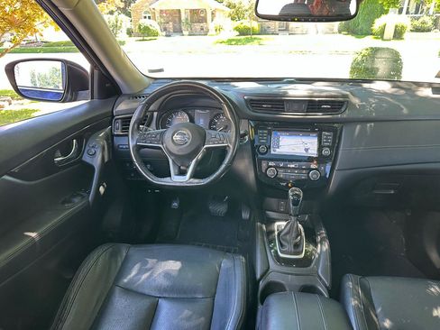 Used 2017 Nissan Rogue SL w/ SL Premium Package FWD image 9