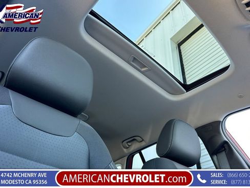 Used 2026 Chevrolet Trax LT w/ Sunroof Package FWD image 21