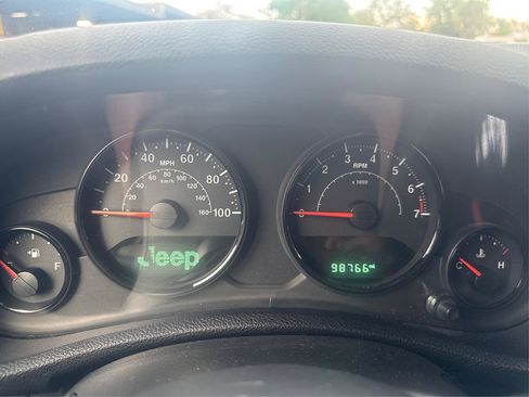 Used 2017 Jeep Wrangler Unlimited Sahara AWD/4WD image 14