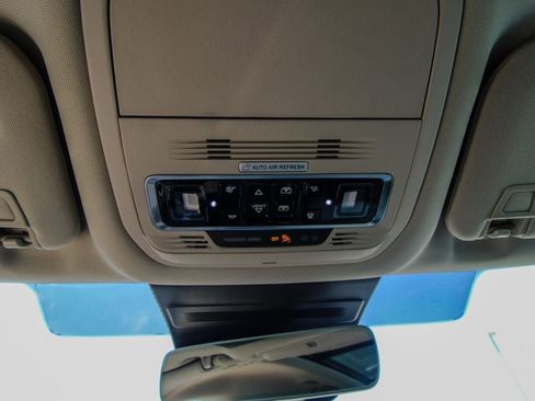 Used 2025 Lincoln Nautilus Reserve AWD/4WD image 31