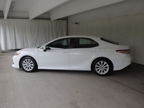 Used 2018 Toyota Camry LE FWD image 22