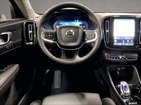 Certified 2024 Volvo XC40 B5 Plus AWD/4WD image 8