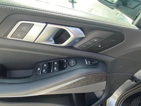 Used 2024 BMW X5 xDrive40i AWD/4WD image 11