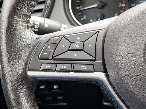 Used 2018 Nissan Rogue SL w/ Premium Package image 22