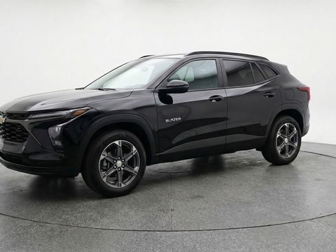 Used 2025 Chevrolet Blazer LT FWD image 3