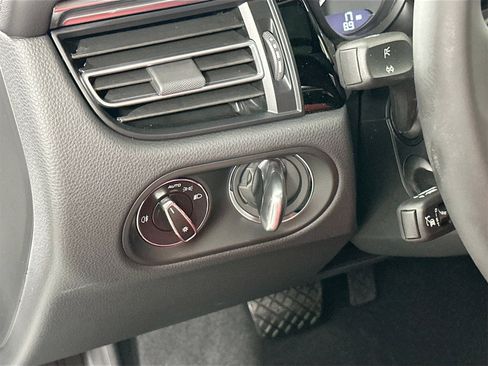 Certified 2025 Porsche Macan image 33