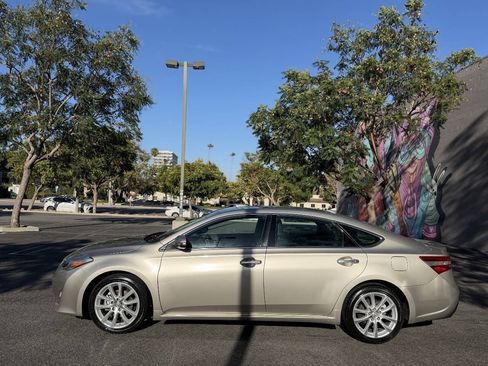 Used 2015 Toyota Avalon Limited FWD image 2