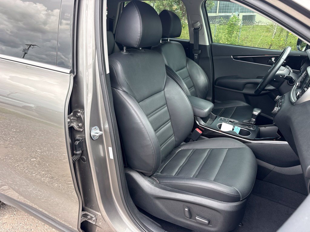Used 2019 Kia Sorento EX FWD image 21
